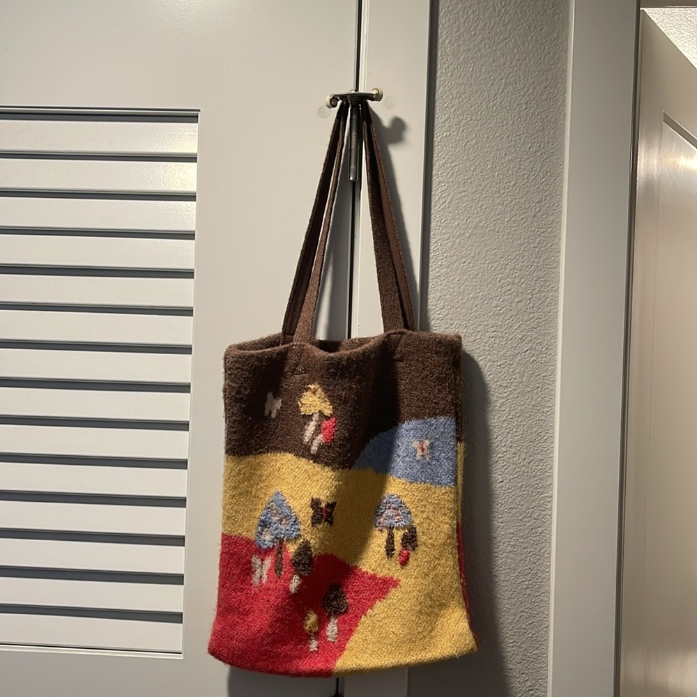 ✨Urban Outfitters Ellie Mushroom Tote✨